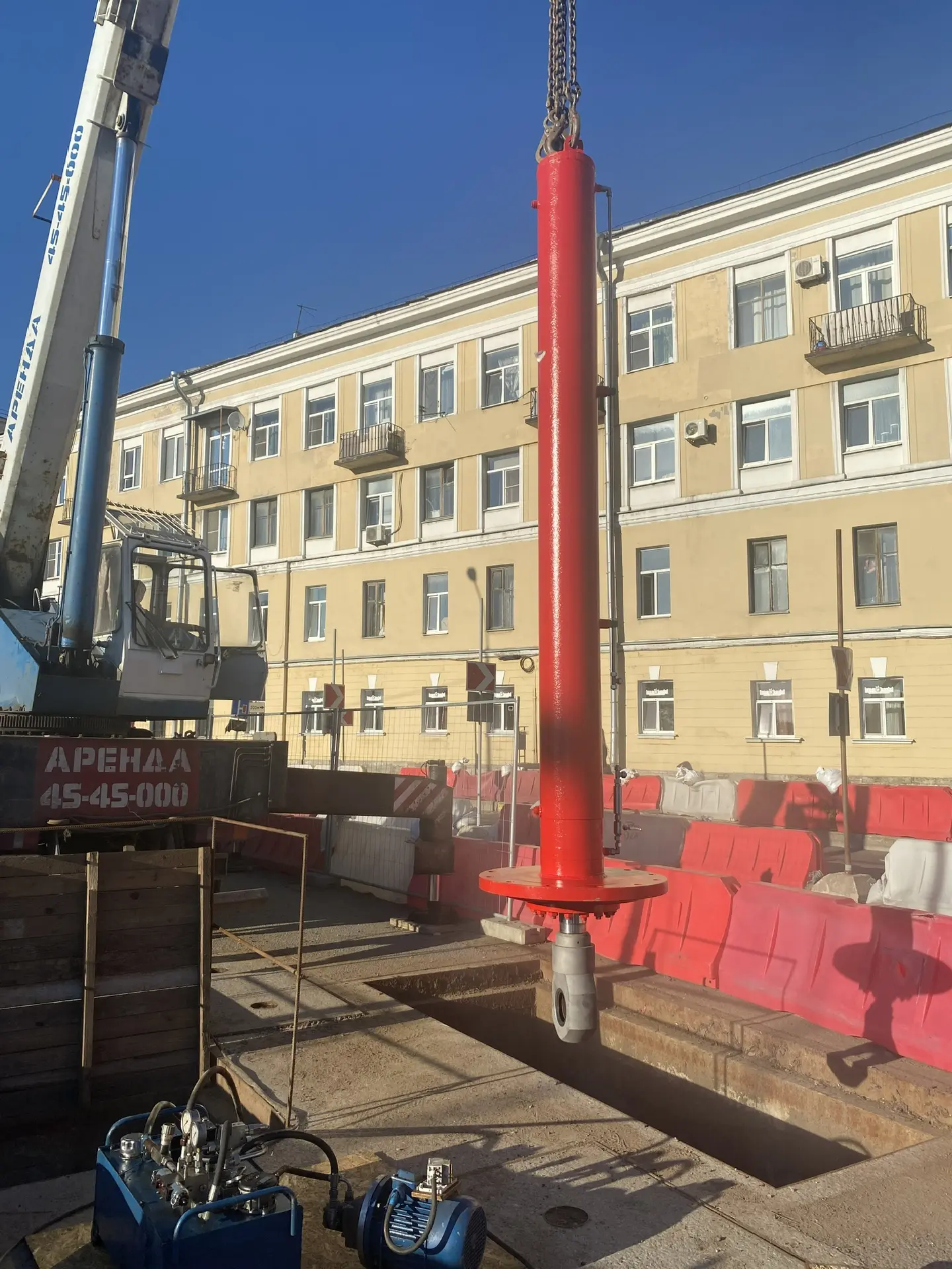 Installed hydraulic cylinder for sewage collector gate drive at a St. Petersburg facility